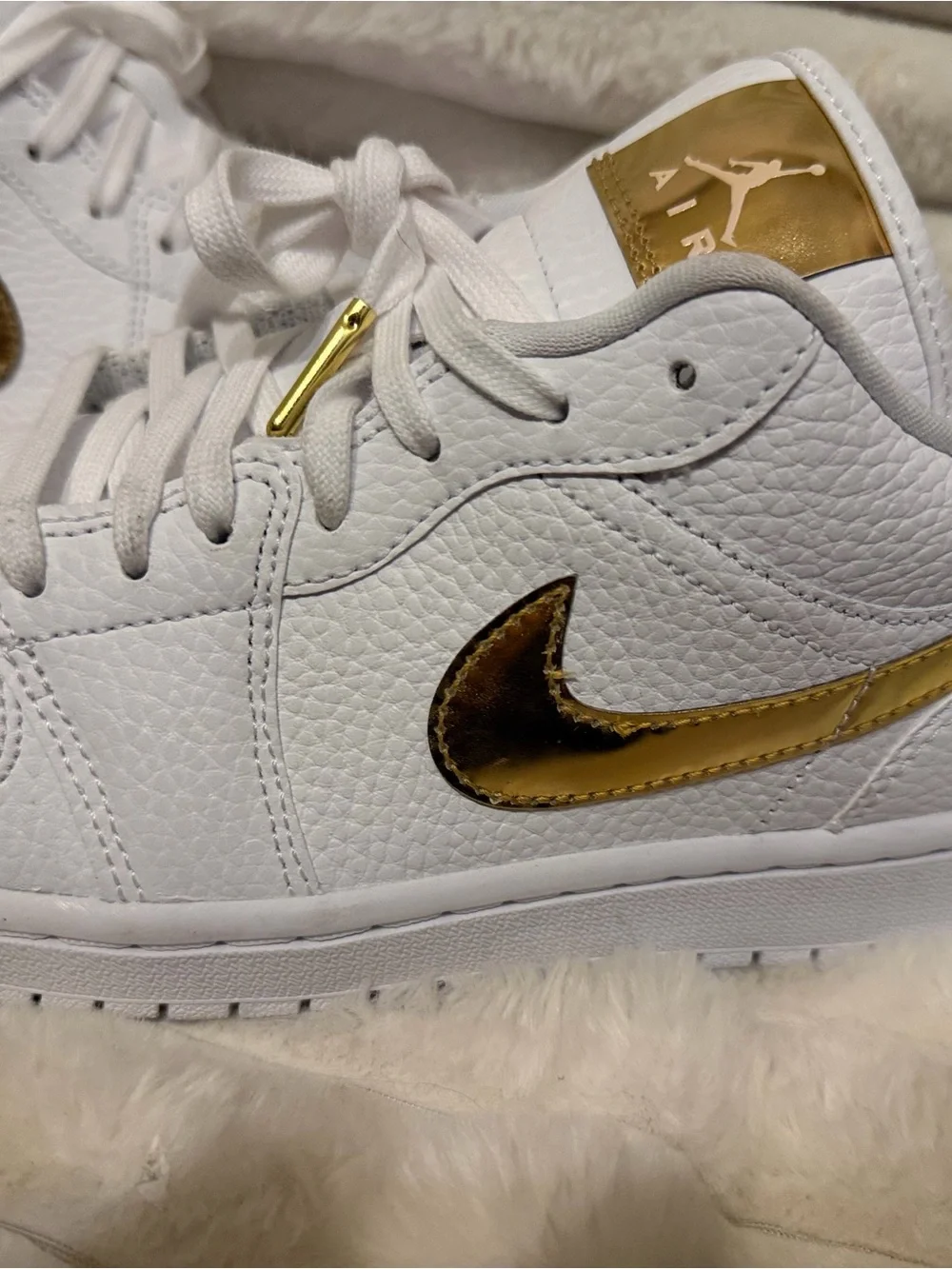 Women's Jordan 1 Low SE White/ Metallic Gold-White (CZ4776 100)